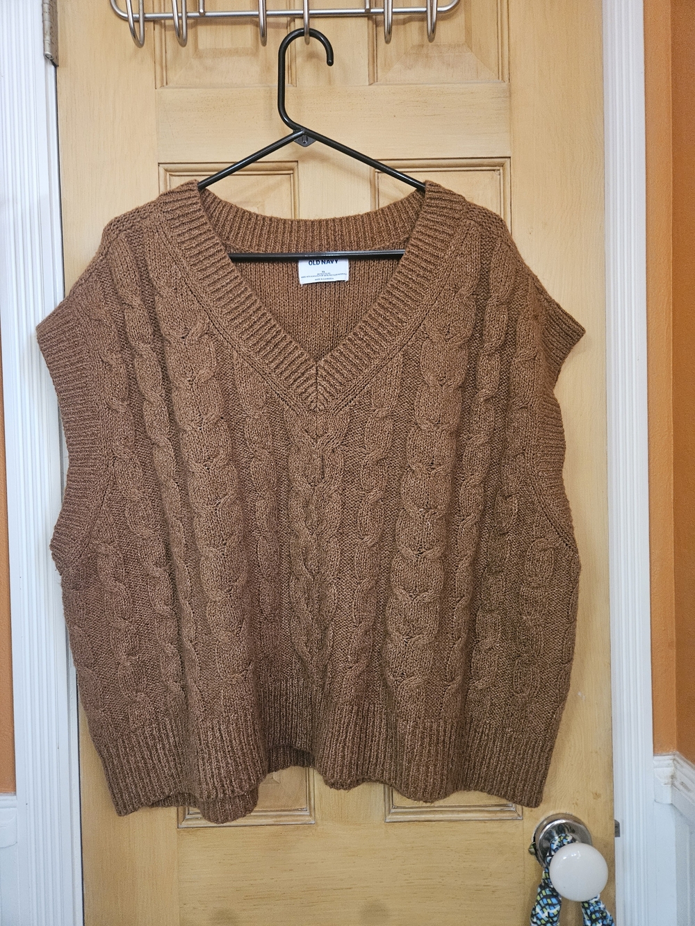 Old Navy Ribbed Knit Sweater Vest in Caramel Brown